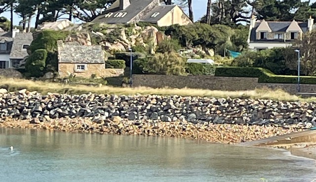 Apartment with garden and wooden terrace
