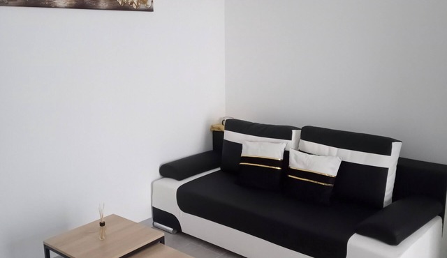 Apartment with garden and freestanding pool