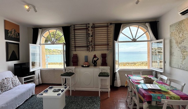 Apartment with garden at 11 meters from the sand beach of la Fosca.