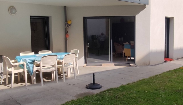 Apartment with garden, 63 m2, near beach and town, quiet and enclosed