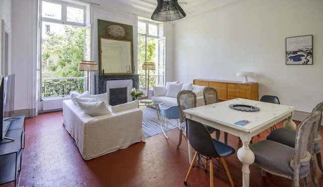 Apartment with Garden View near the Old Port