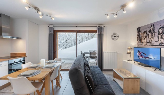 Apartment with garden, in a quiet location, just a few metres from the centre.