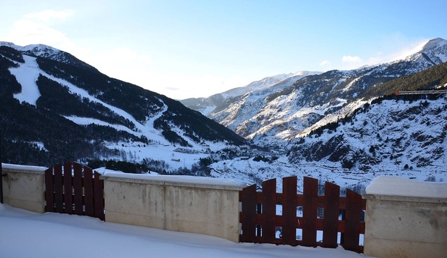 Apartment With Great Mountain Views, close to lifts and in Soldeu Village