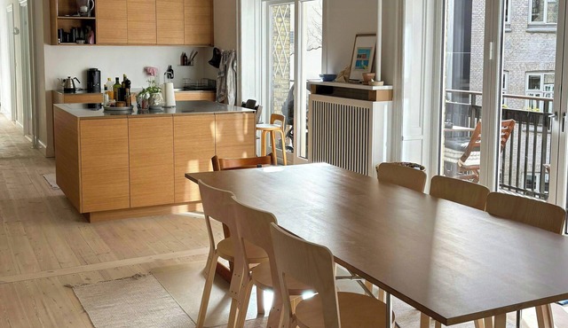 Apartment with high ceilings in Frederiksberg