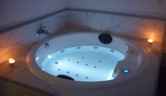 Apartment with Jacuzzi and Wifi