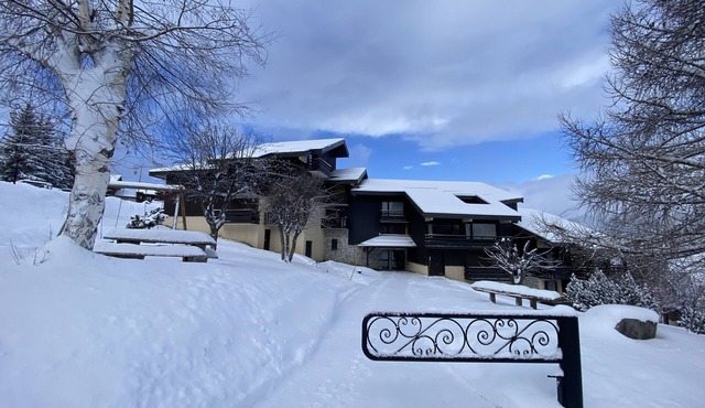 Apartment with large terrace on the ground floor Ski in, Ski out - Cosy and Industrial