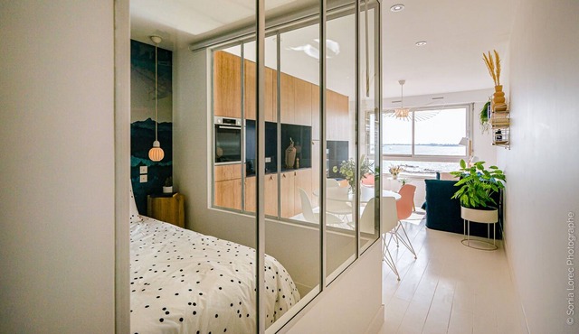 Apartment with magnificent SEA VIEW, refurbished, feet in the water