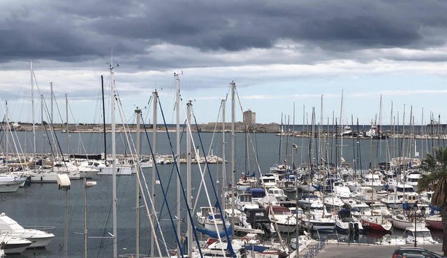 Apartment with marina and sea view