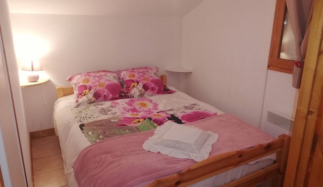 Apartment with mezzanine near ski lifts and village center.