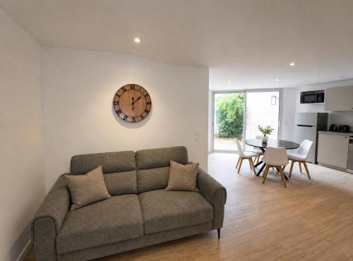 Apartment with outdoor space