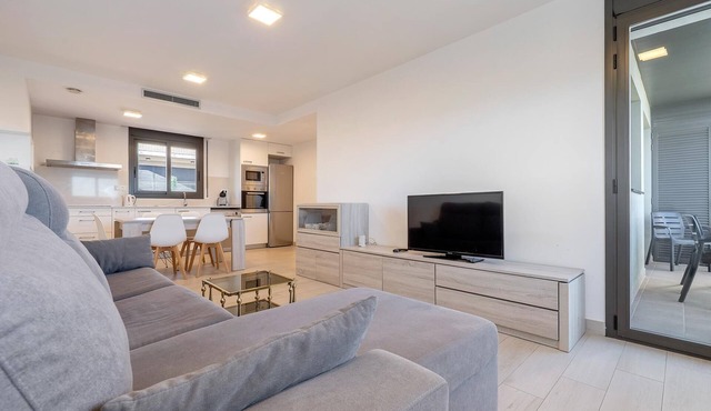 Apartment with pool and parking 2min beach