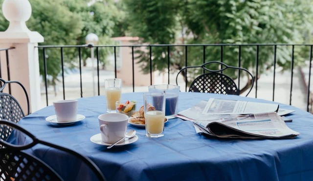 Apartment with pool near beach and train at 45min BCN