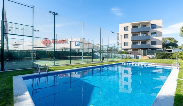 Apartment with pool and paddle tennis 500m beach