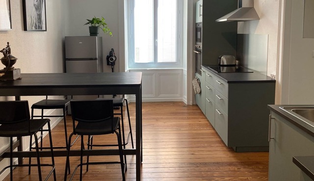 Apartment with parking space (+ near train station)