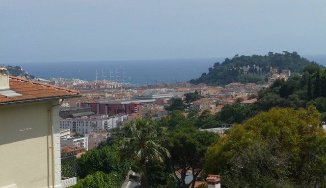 Apartment with parking, sea view, quiet, in the historic center of Cimiez