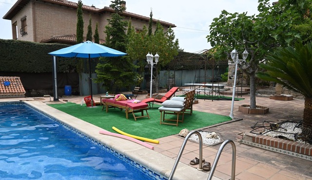 Apartment with pool, garden and barbecue