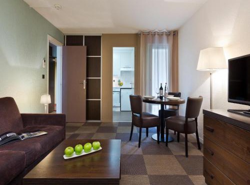 Apartment with pool park view