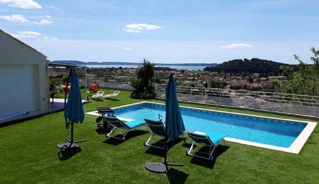 Apartment with pool and magnificent views in the South of France