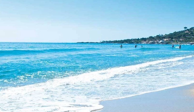 Apartment with pool and sea view