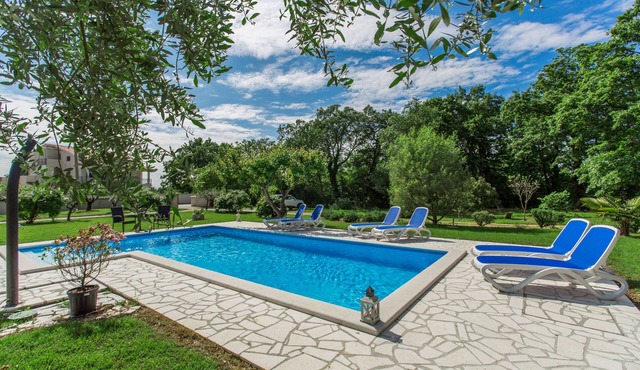 Apartment with pool, garden, air conditioning, barbecue, children's playground