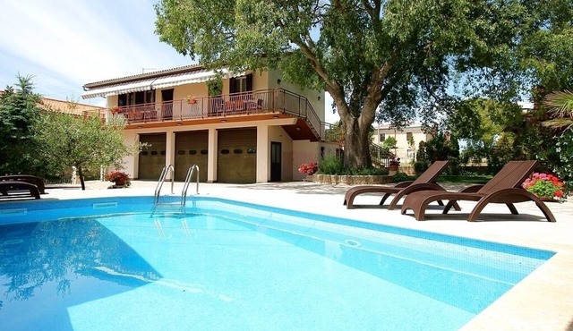 Apartment with pool, air conditioning, WiFi