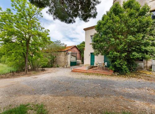 Apartment with pool amid vineyards and near the beach