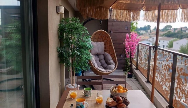 Apartment with pool and jacuzzi