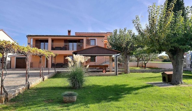 Apartment with pool for 5 persons