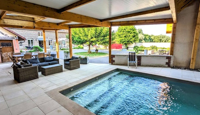 Apartment with Pool + garden + parking