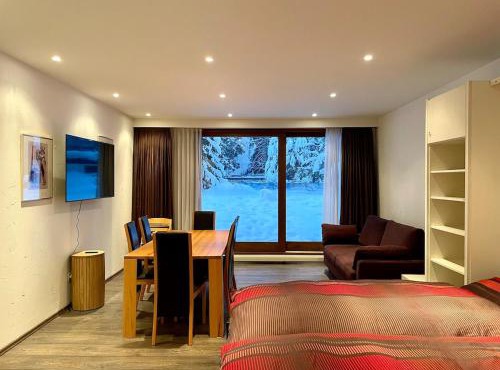 Apartment with Pool, Sauna & Gym