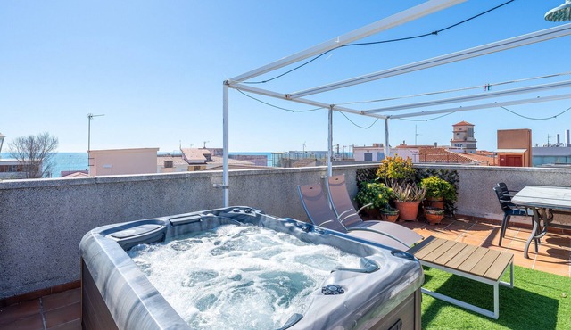 Apartment with Private Terrace, Whirlpool, Wi-Fi and Air Conditioning