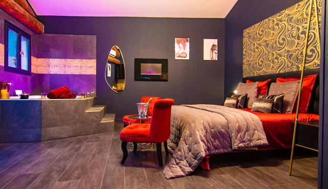 Apartment with Private Jacuzzi and Terrace, Heated Pool, Sauna, Billiards