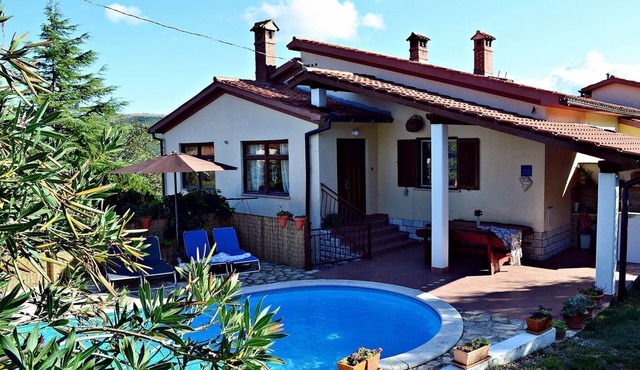 Apartment with Private Pool, Mountain View