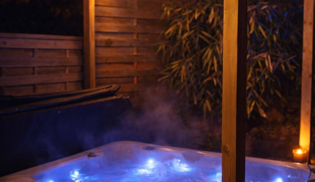 Apartment with private outdoor spa