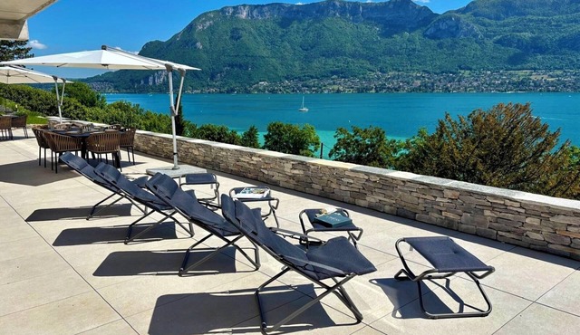 APARTMENT with private terrace & lake view/200 meters from lake & bike path