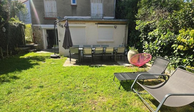 Apartment with private garden at 5 min to station and Paris 15 min