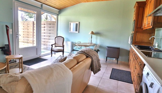 Apartment with private garden and modern amenities