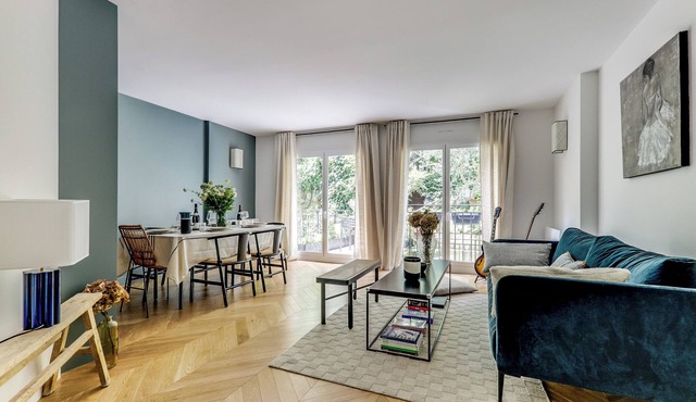 Apartment With Private Garden in Montmartre