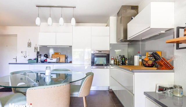 Apartment with quiet garden full of greenery in Nice