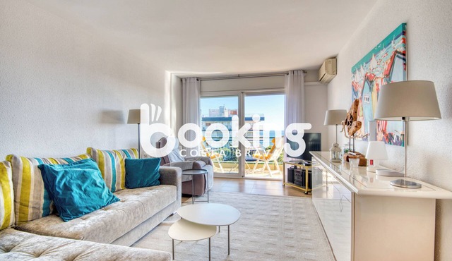 APARTMENT WITH SEA VIEW, WIFI AND COMMUNITY POOL, VERY CLOSE TO EVERYTHING