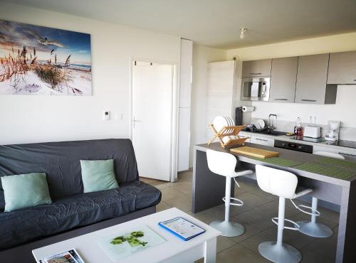 Apartment with sea views