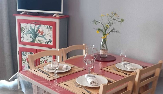 Apartment with sea view, GR 34 and beach nearby