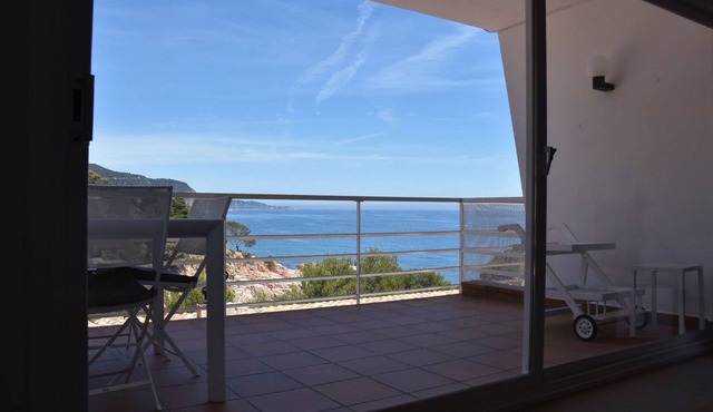 Apartment with sea views and easy access on foot, in private urbanization