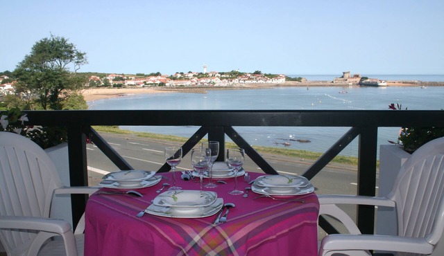 Apartment with sea view, facing the fort of Socoa and the bay of St Jean de Luz 3 *