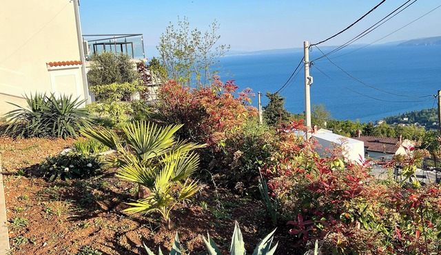 Apartment with see and mountain stunning view, AC, WiFi and private heated pool.