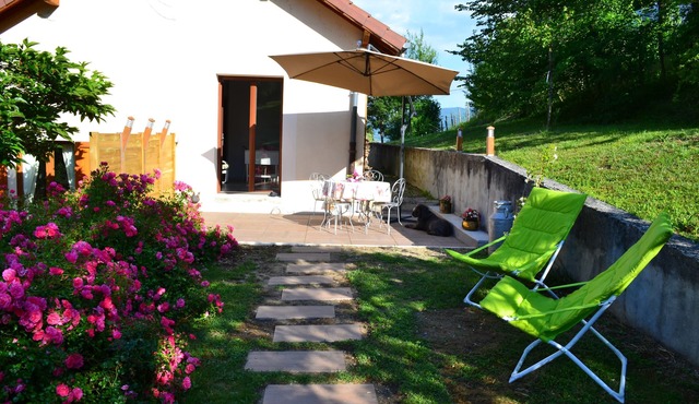 Apartment with separate entrance, terrace. Free secure parking