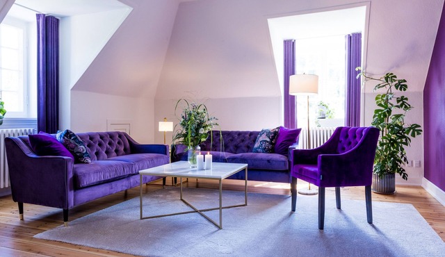 Apartment with small balcony, beautiful views of park and castle