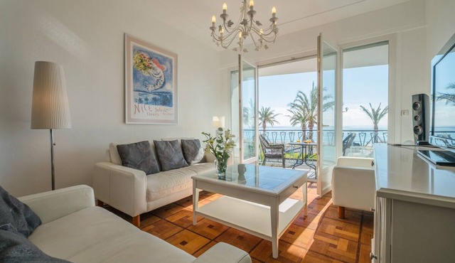Apartment with spectacular sea view fronting the Promenade Des Anglais in Nice