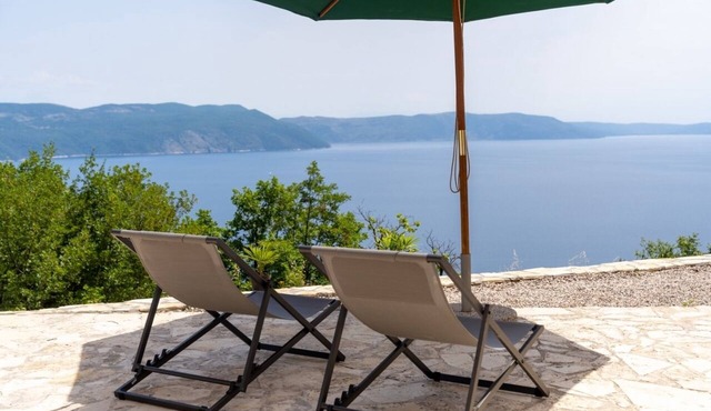 Apartment with stunning sea views and views of the island of Cres