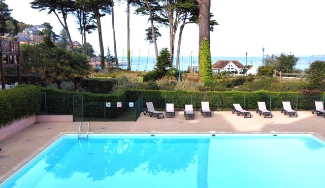 Apartment with SWIMMING POOL, WIFI, beach of Trestraou in PERROS-GUIREC